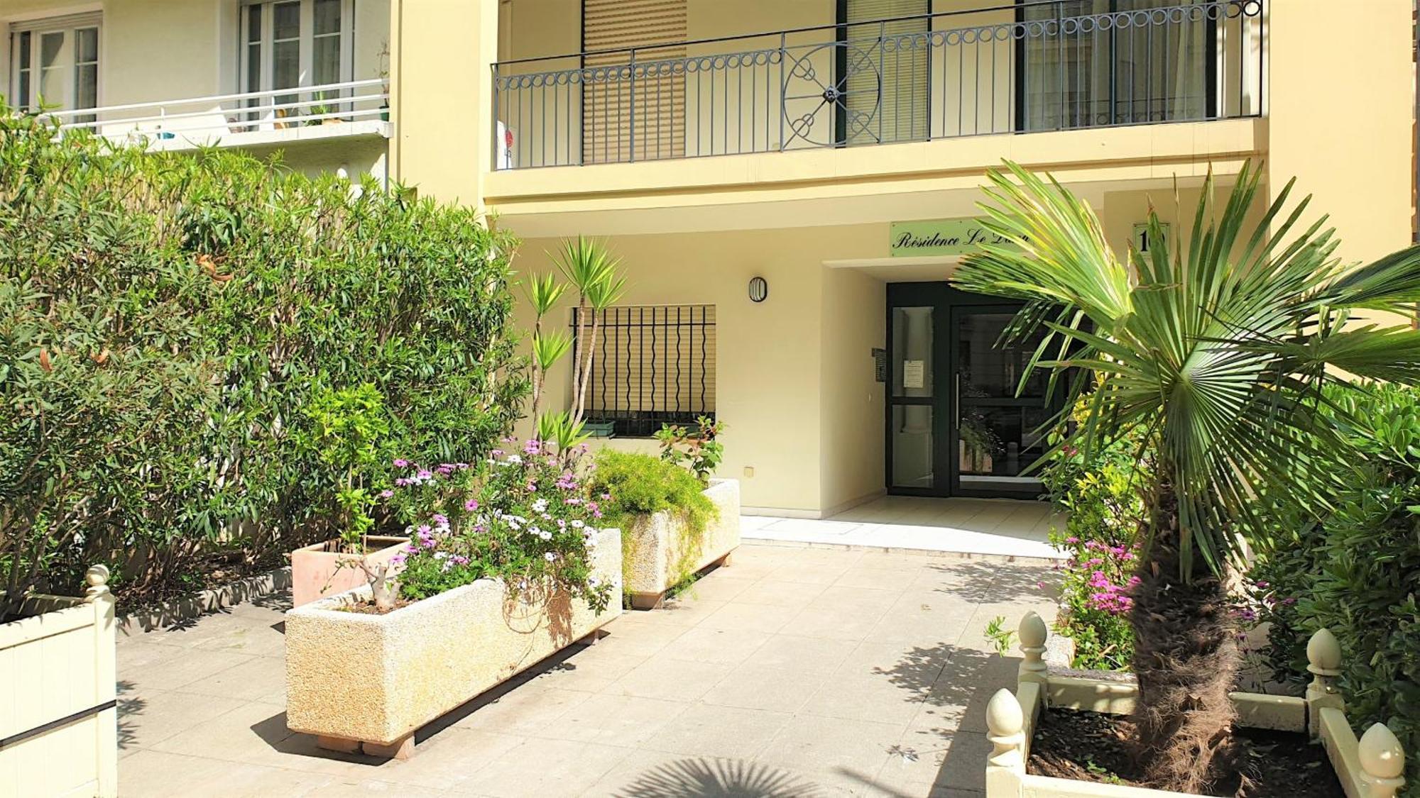 Dana Centre 25 Nizza